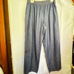 The country store denim pull on capris